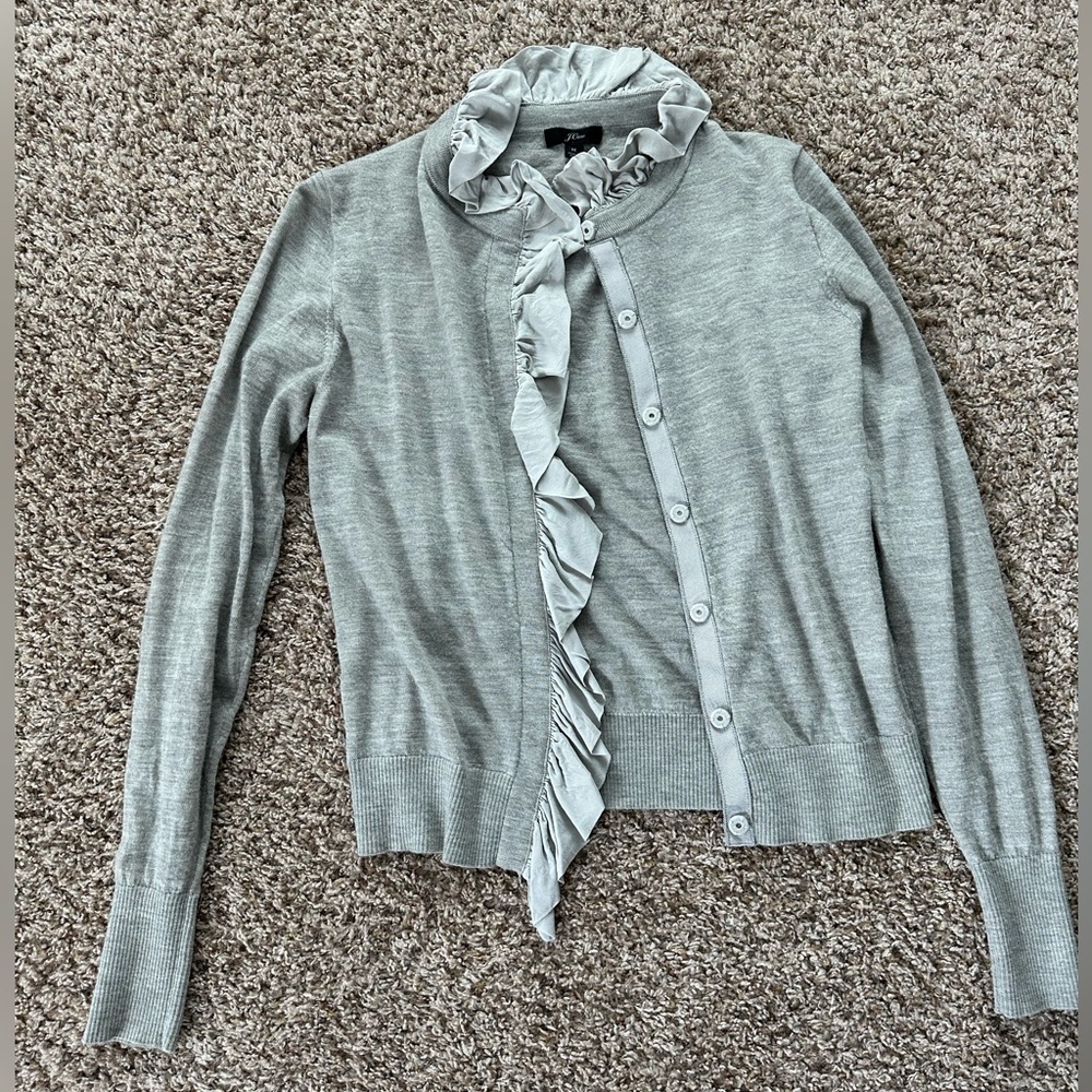 Grey cashmere sweater cardigan with ruffles